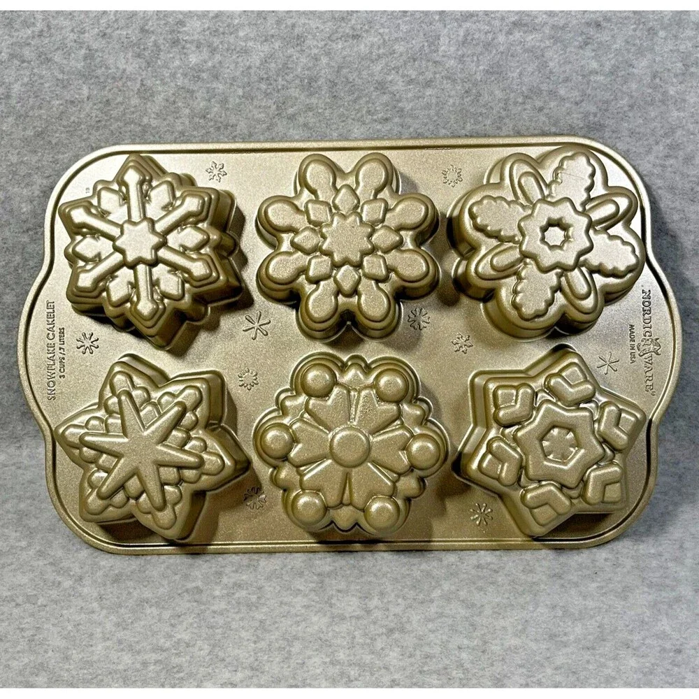 Williams Sonoma Nordicware Snowflake Cakelet Pan NEW 6 Mini Cakes Frozen Cupcake